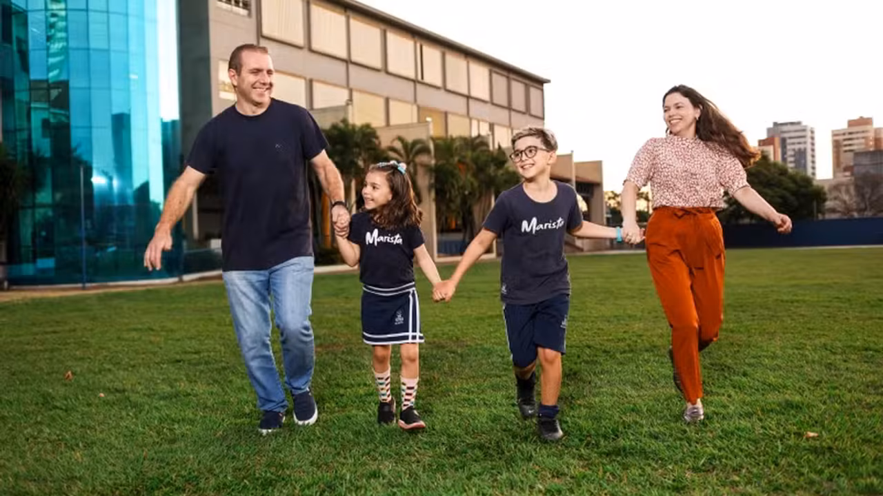 Negligência e superproteção afetam o desenvolvimento infantil